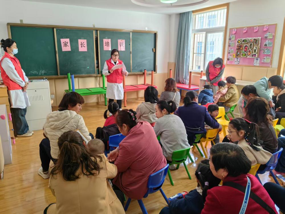 3家长培训现场.jpg